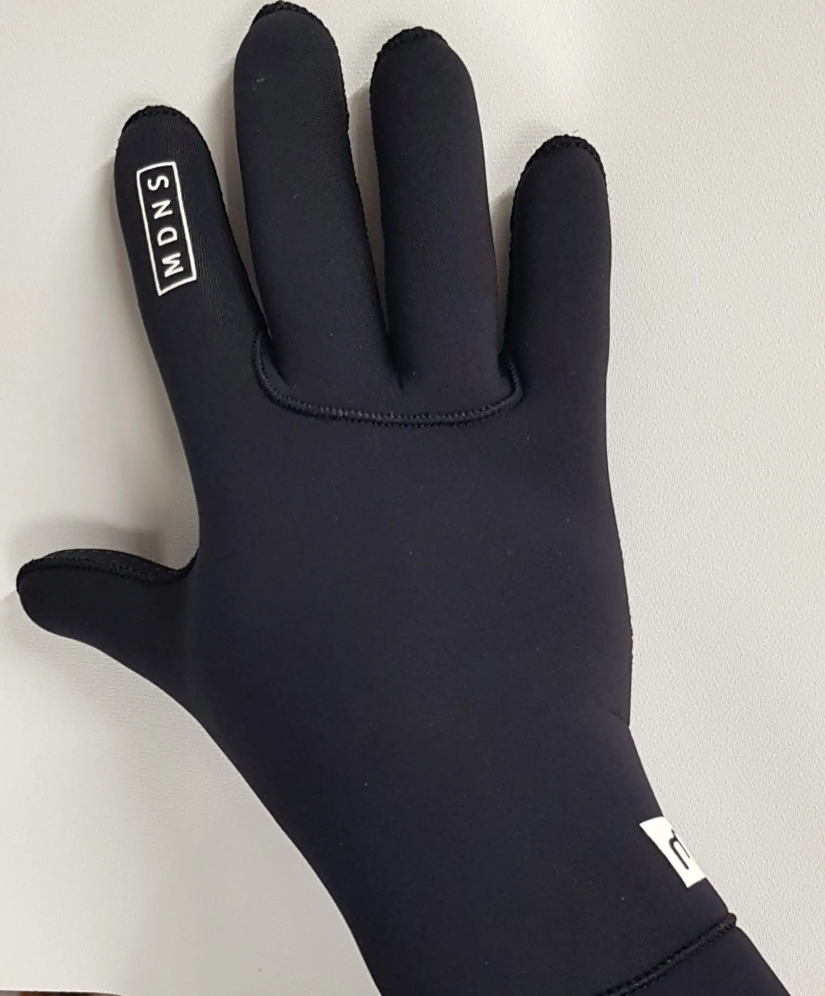 MDNS 3mm Grip Gloves